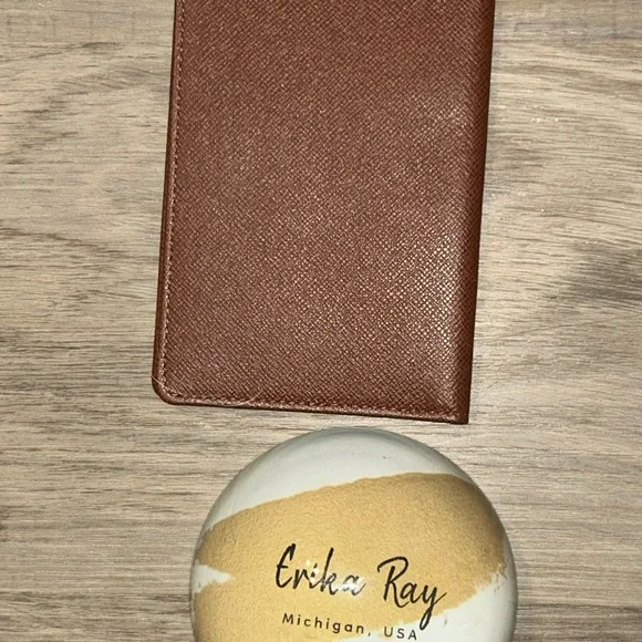 Louis Vuitton Brown Taiga Card/Photo/ID Holder - Picture 5 of 10